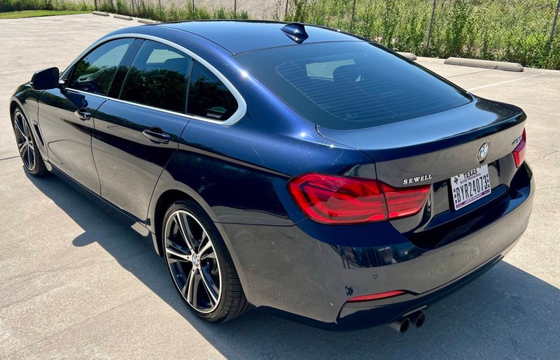BMW 4 Series Vehicle Full-screen Gallery Image 03