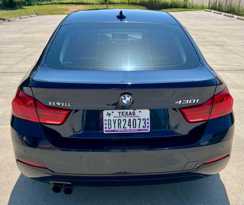 BMW 4 Series Vehicle Full-screen Gallery Image 04