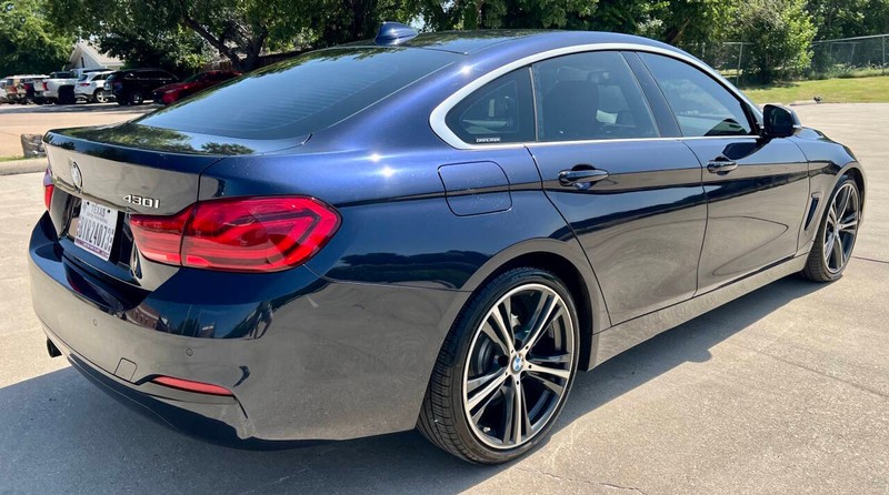BMW 4 Series Vehicle Full-screen Gallery Image 05