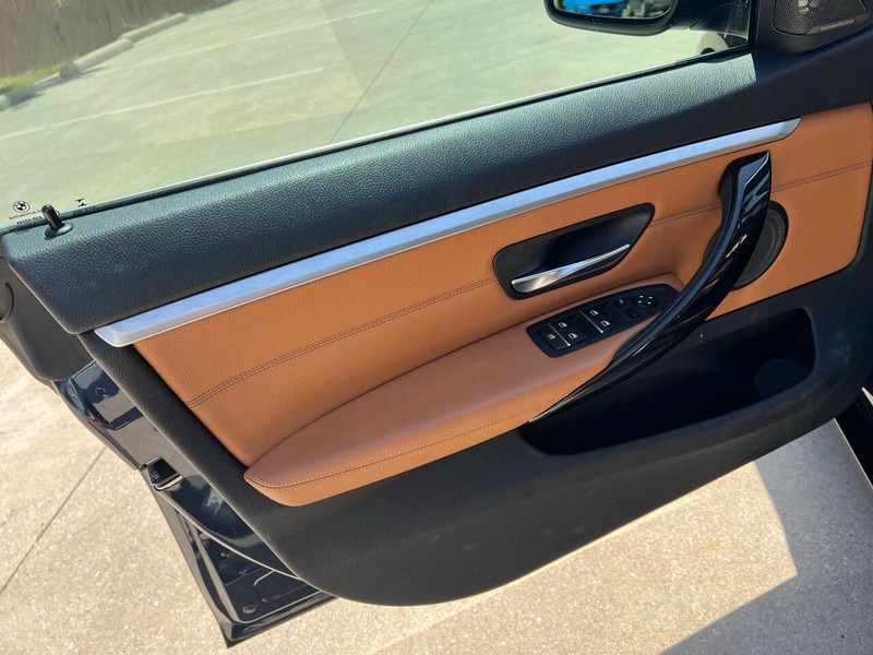 BMW 4 Series Vehicle Full-screen Gallery Image 11