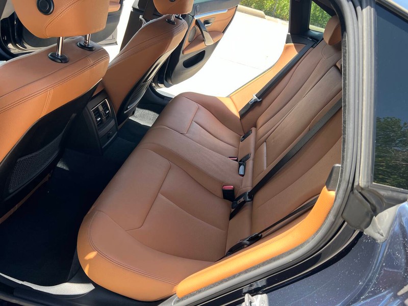 BMW 4 Series Vehicle Full-screen Gallery Image 13