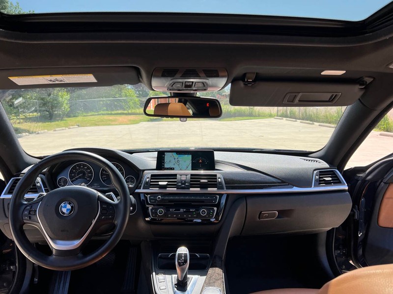 BMW 4 Series Vehicle Full-screen Gallery Image 17
