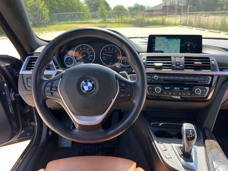 BMW 4 Series Vehicle Full-screen Gallery Image 18