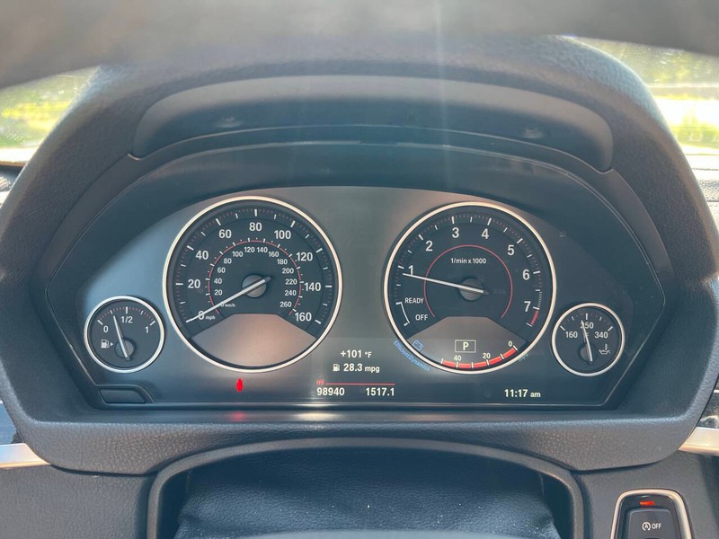 BMW 4 Series Vehicle Full-screen Gallery Image 20