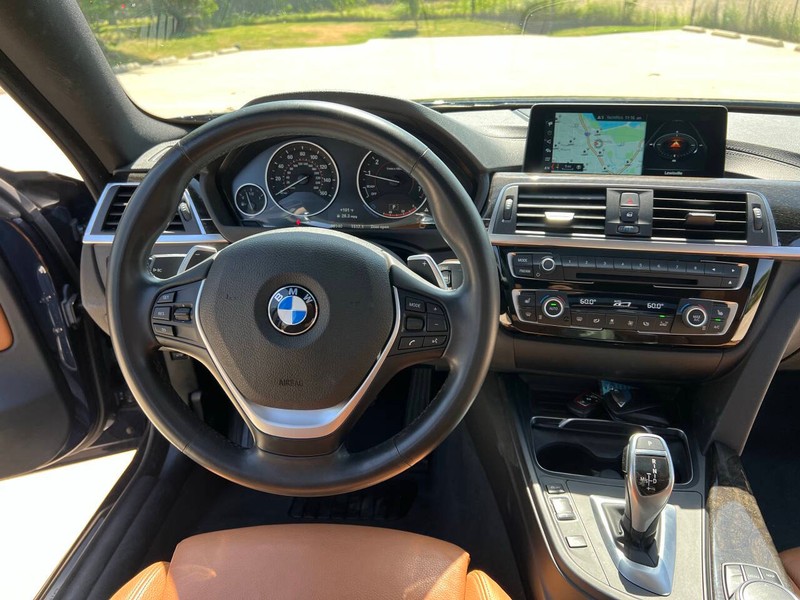 BMW 4 Series Vehicle Full-screen Gallery Image 21