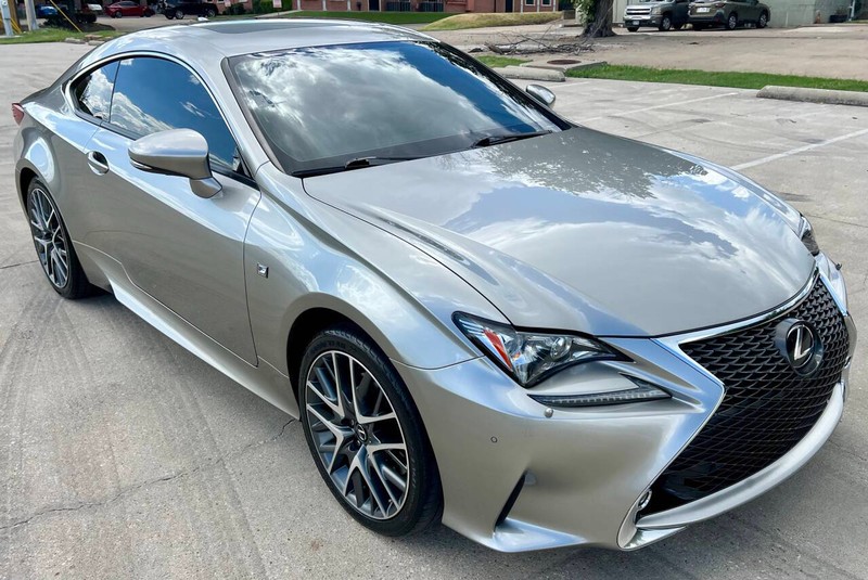 Lexus RC 350 Vehicle Full-screen Gallery Image 01