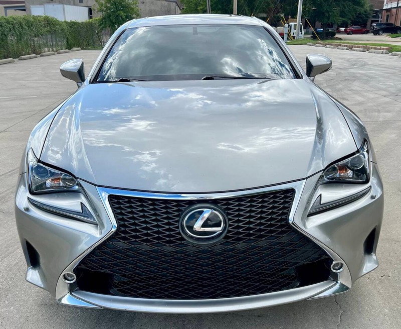 Lexus RC 350 Vehicle Full-screen Gallery Image 02