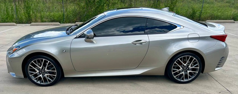 Lexus RC 350 Vehicle Full-screen Gallery Image 03