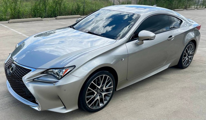 Lexus RC 350 Vehicle Full-screen Gallery Image 04