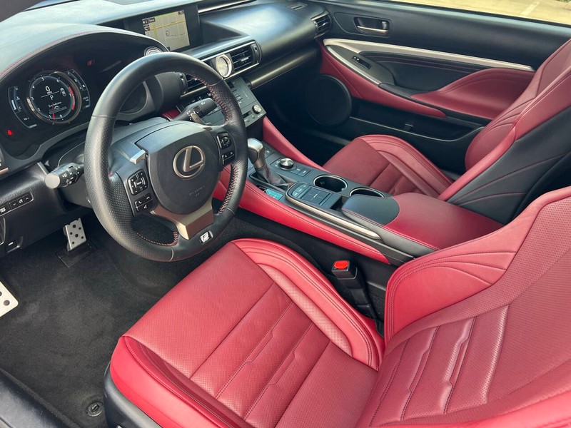 Lexus RC 350 Vehicle Full-screen Gallery Image 11