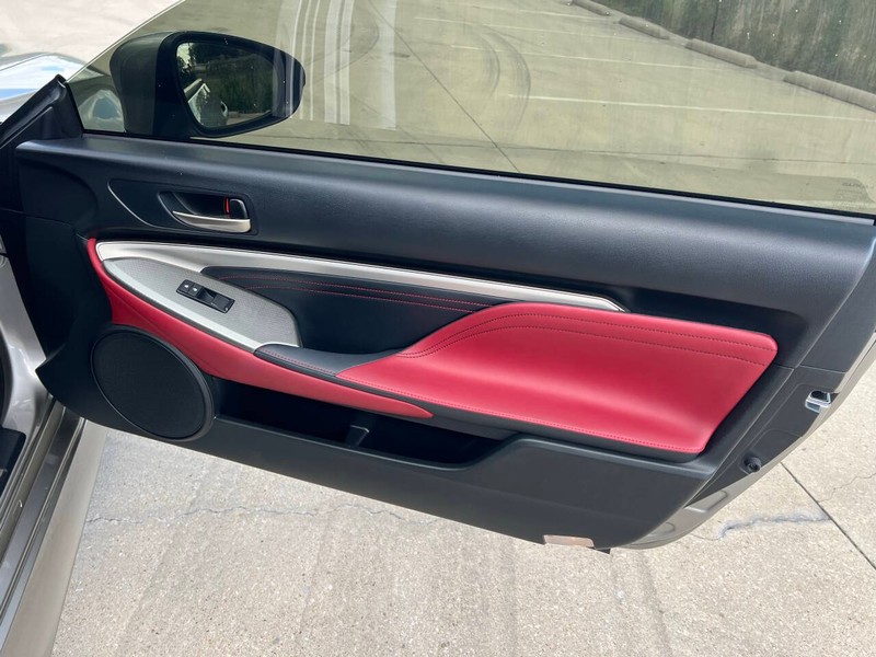 Lexus RC 350 Vehicle Full-screen Gallery Image 14