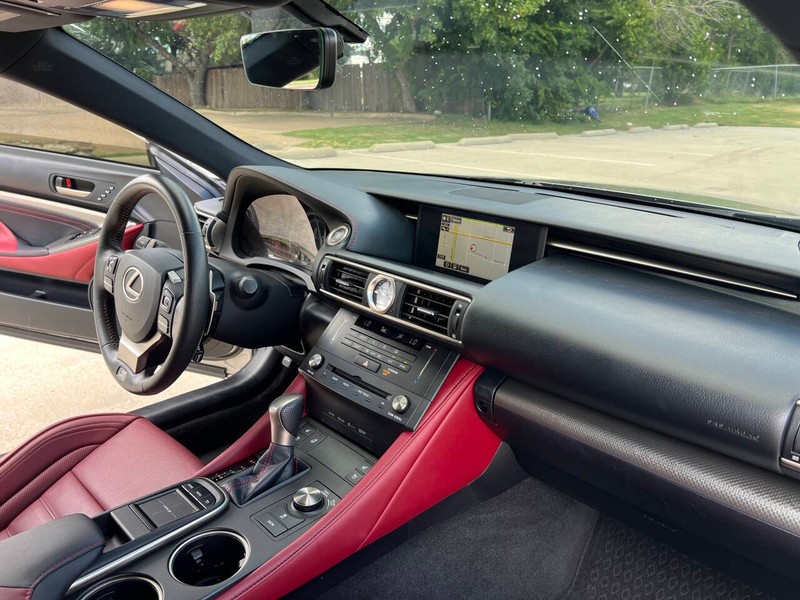 Lexus RC 350 Vehicle Full-screen Gallery Image 15