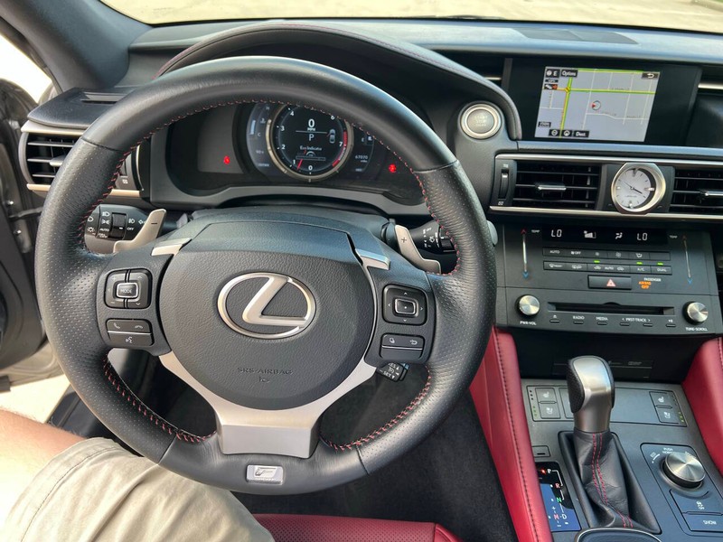 Lexus RC 350 Vehicle Full-screen Gallery Image 16
