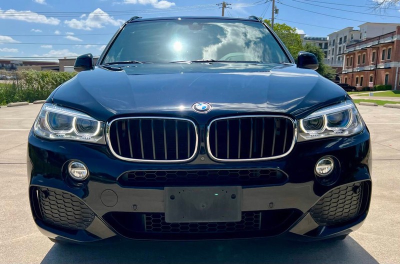 BMW X5 Vehicle Full-screen Gallery Image 03