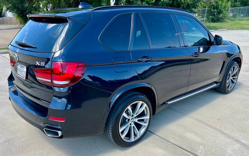 BMW X5 Vehicle Full-screen Gallery Image 04