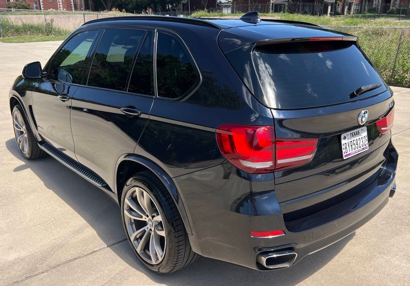 BMW X5 Vehicle Full-screen Gallery Image 06