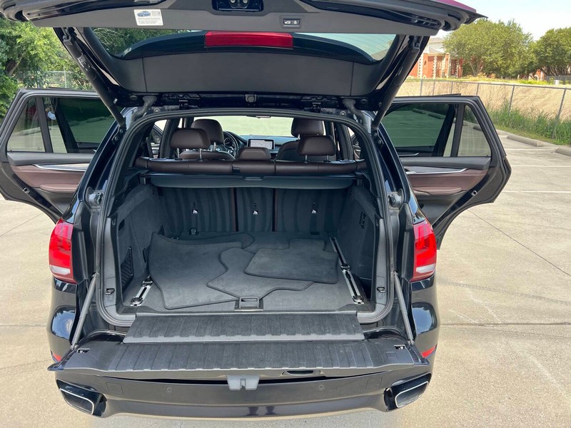 BMW X5 Vehicle Full-screen Gallery Image 14