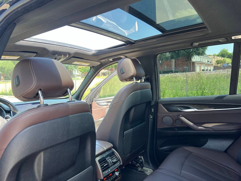 BMW X5 Vehicle Full-screen Gallery Image 19