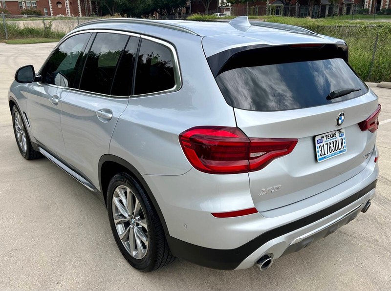 BMW X3 Vehicle Full-screen Gallery Image 04
