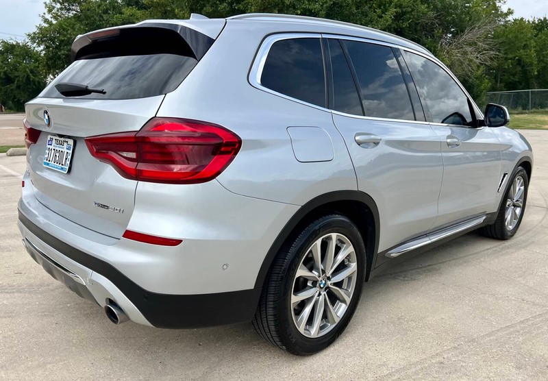 BMW X3 Vehicle Full-screen Gallery Image 06