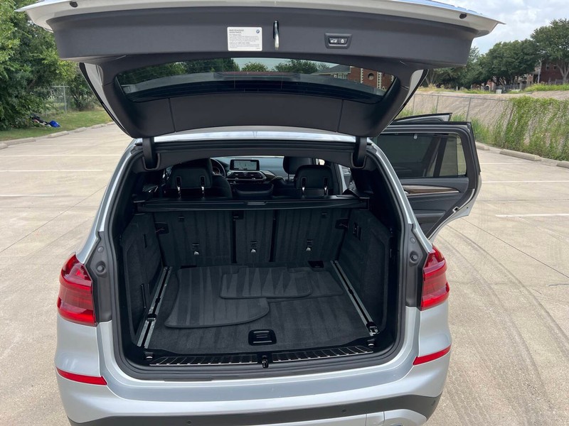BMW X3 Vehicle Full-screen Gallery Image 07