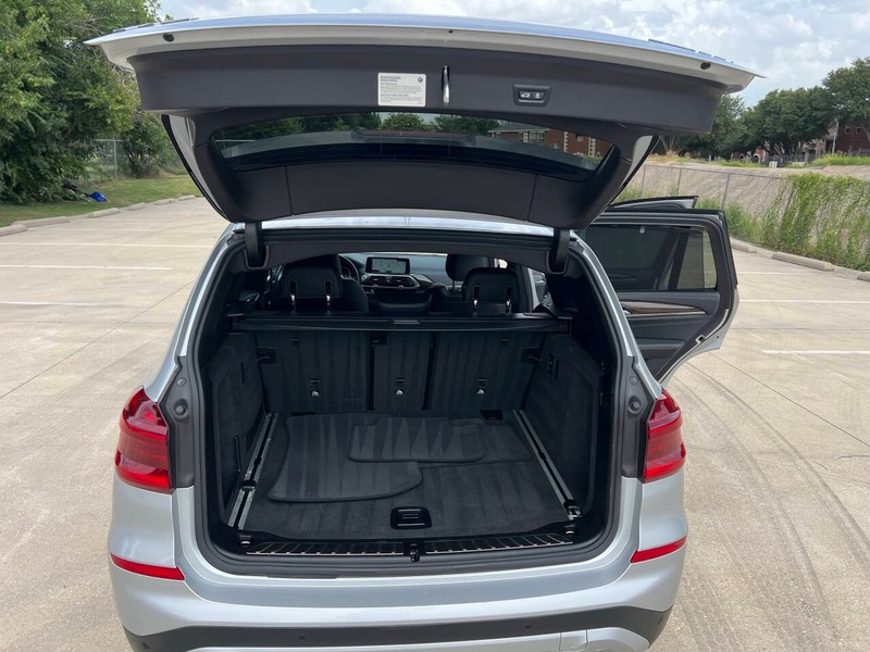 BMW X3 Vehicle Full-screen Gallery Image 12