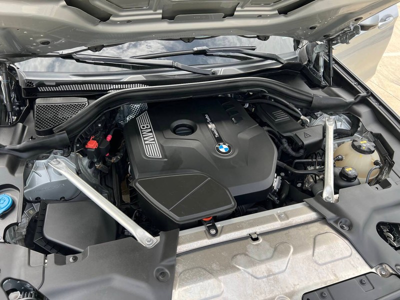 BMW X3 Vehicle Full-screen Gallery Image 20