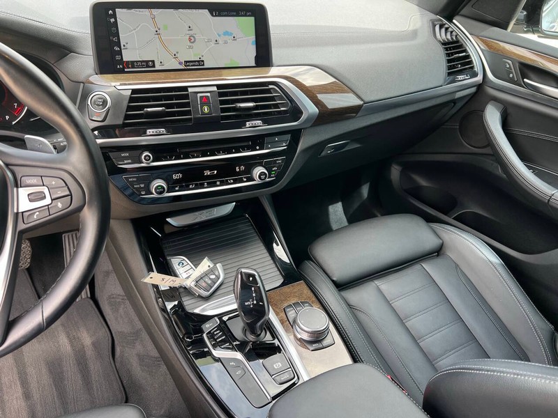 BMW X3 Vehicle Full-screen Gallery Image 22