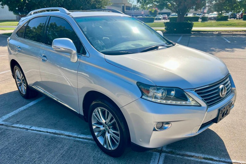 Lexus RX 350 Vehicle Full-screen Gallery Image 03
