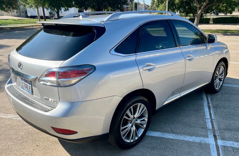 Lexus RX 350 Vehicle Full-screen Gallery Image 04