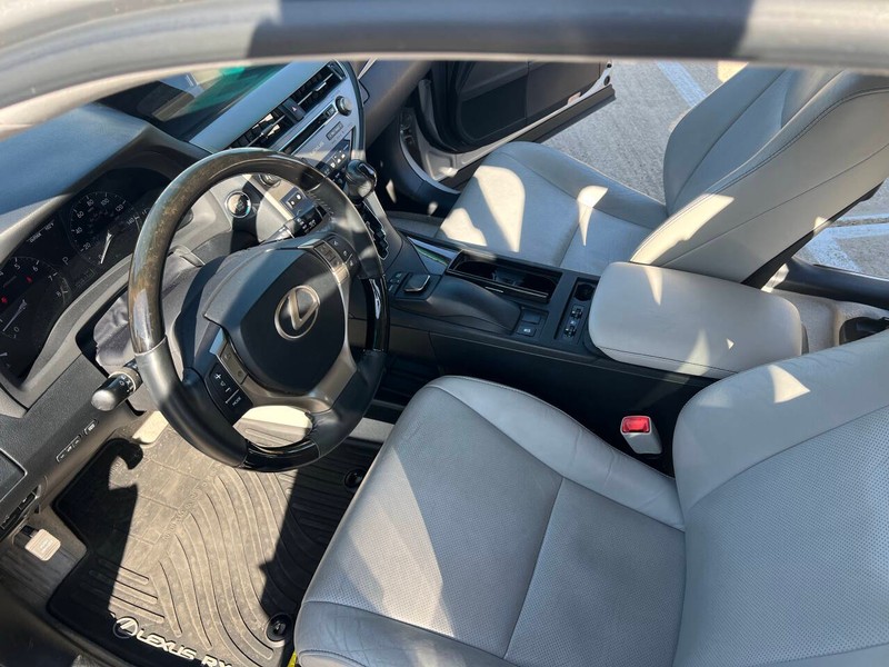 Lexus RX 350 Vehicle Full-screen Gallery Image 11