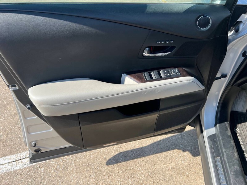 Lexus RX 350 Vehicle Full-screen Gallery Image 12