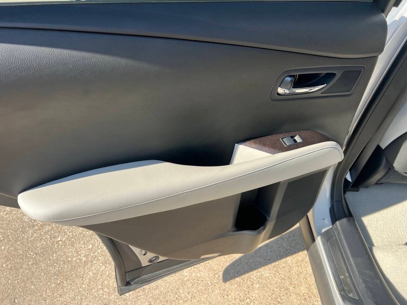 Lexus RX 350 Vehicle Full-screen Gallery Image 15