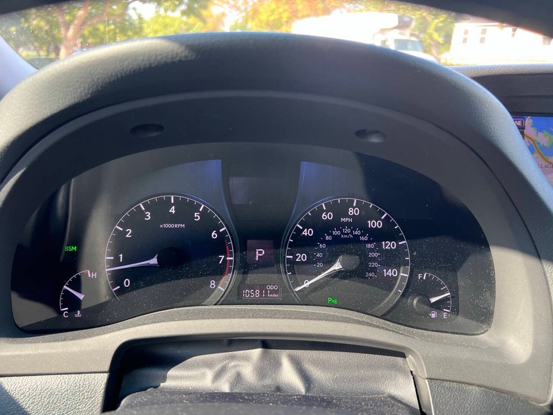 Lexus RX 350 Vehicle Full-screen Gallery Image 18