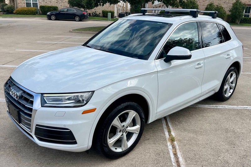 Audi Q5 Vehicle Full-screen Gallery Image 03