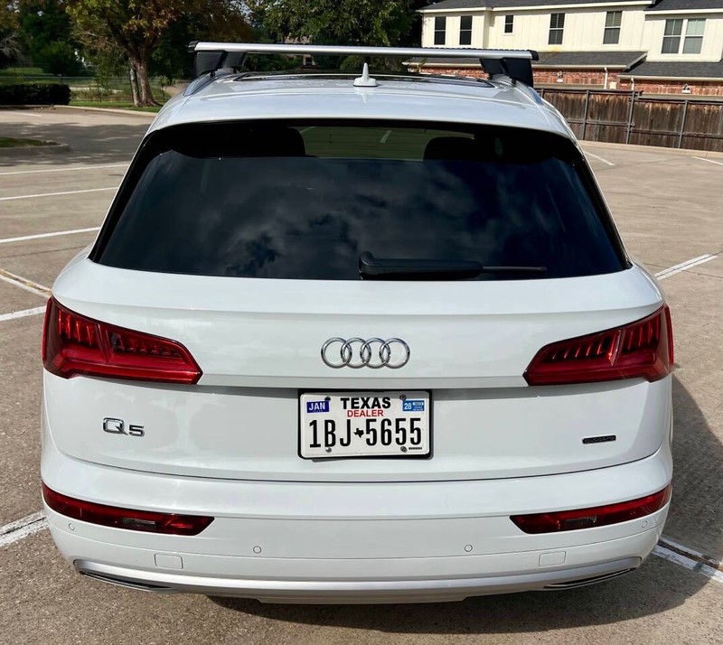 Audi Q5 Vehicle Full-screen Gallery Image 06