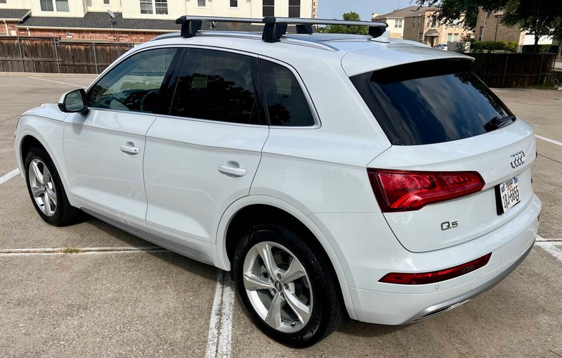 Audi Q5 Vehicle Full-screen Gallery Image 07