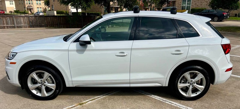 Audi Q5 Vehicle Full-screen Gallery Image 08