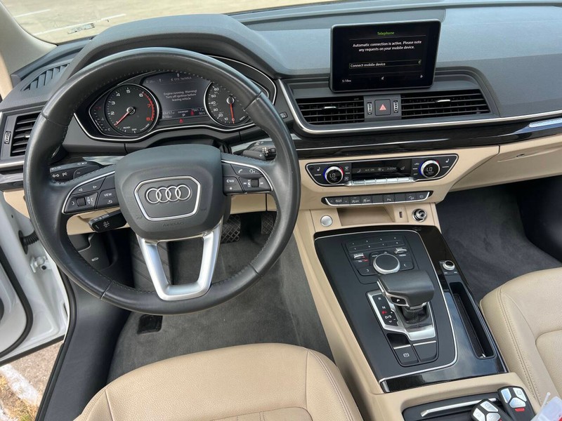 Audi Q5 Vehicle Full-screen Gallery Image 17