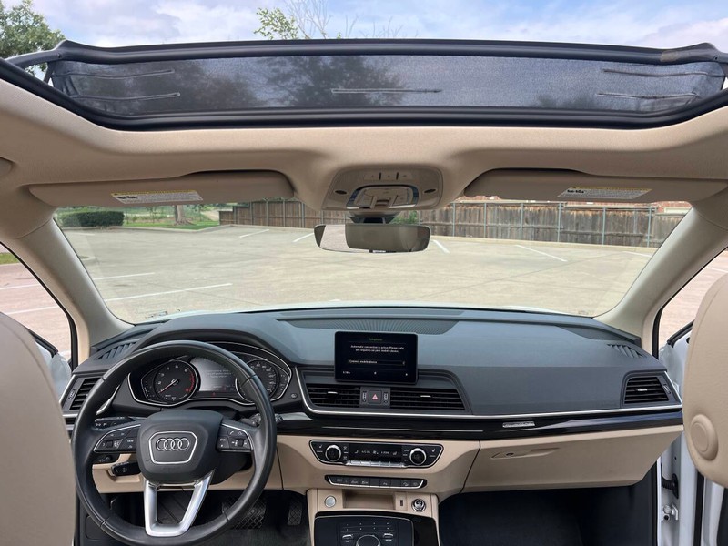 Audi Q5 Vehicle Full-screen Gallery Image 18
