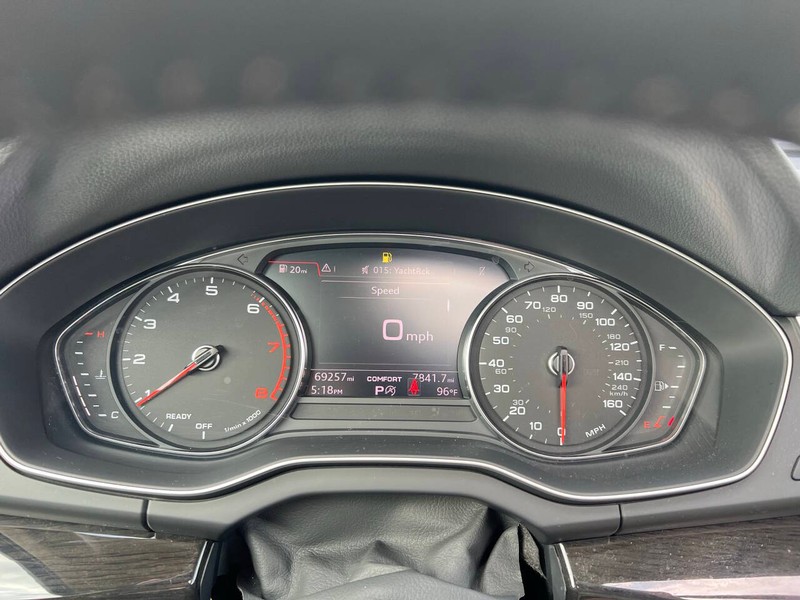 Audi Q5 Vehicle Full-screen Gallery Image 19