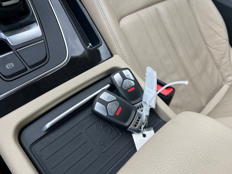 Audi Q5 Vehicle Full-screen Gallery Image 20