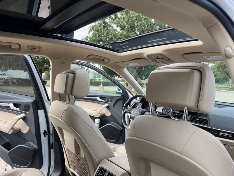 Audi Q5 Vehicle Full-screen Gallery Image 21
