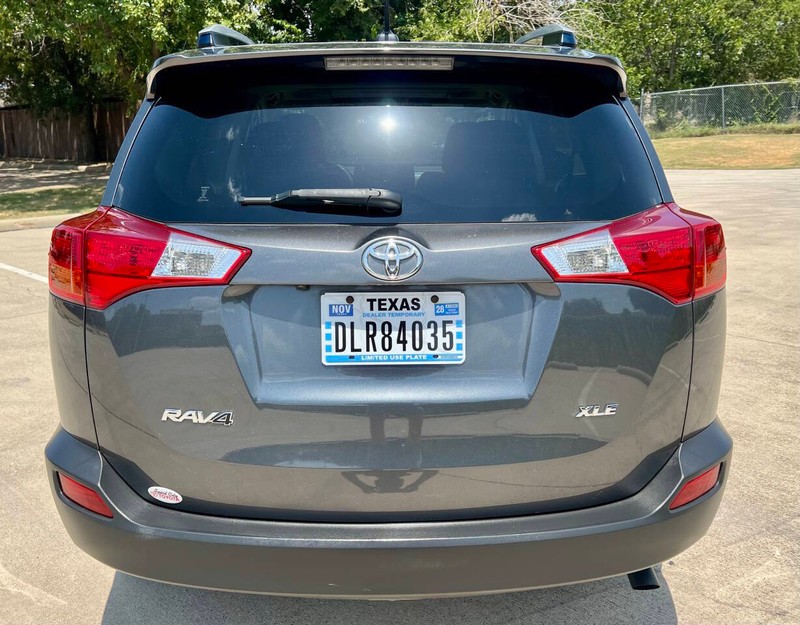 Toyota RAV4 Vehicle Full-screen Gallery Image 04