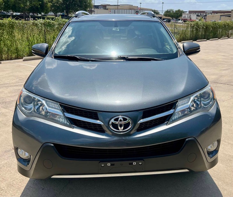Toyota RAV4 Vehicle Full-screen Gallery Image 05