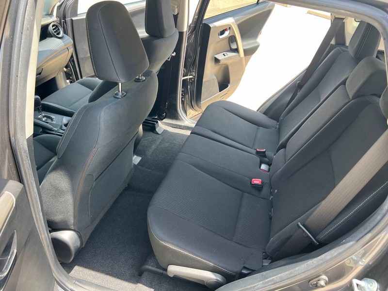 Toyota RAV4 Vehicle Full-screen Gallery Image 12