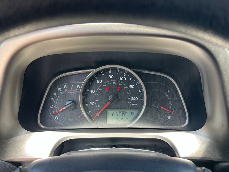 Toyota RAV4 Vehicle Full-screen Gallery Image 15