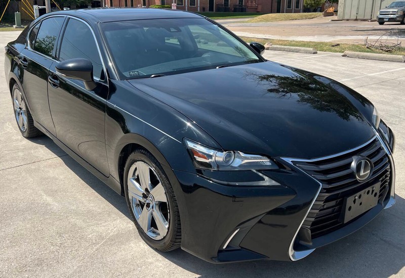 Lexus GS Vehicle Full-screen Gallery Image 01