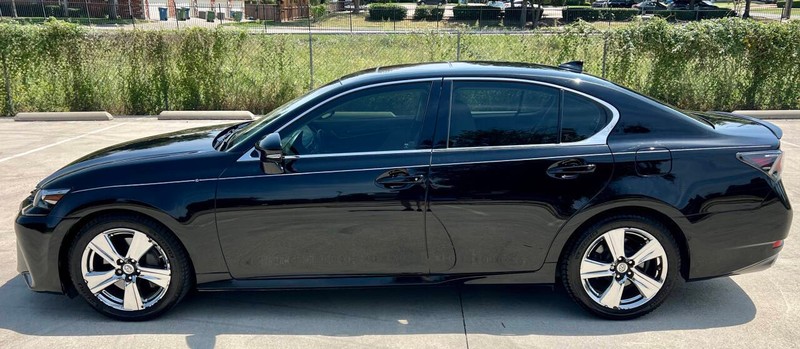 Lexus GS Vehicle Full-screen Gallery Image 06