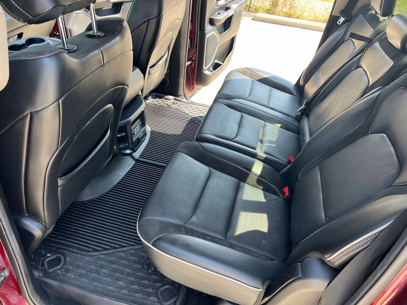 Ram 1500 Vehicle Full-screen Gallery Image 17
